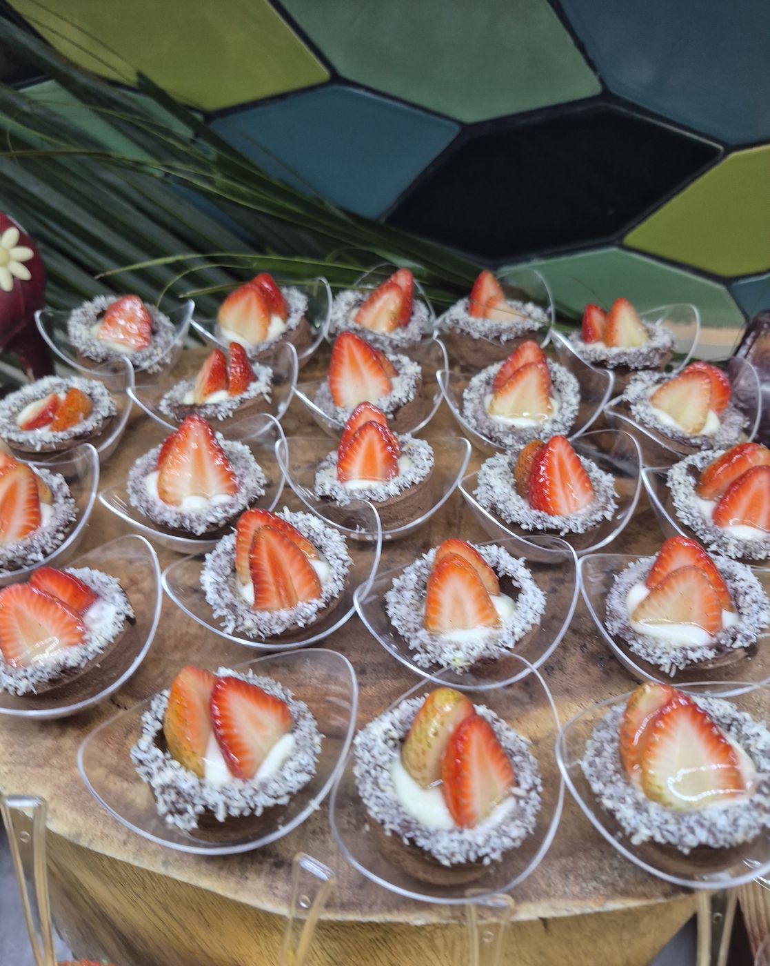 Postres individuales con fresas
